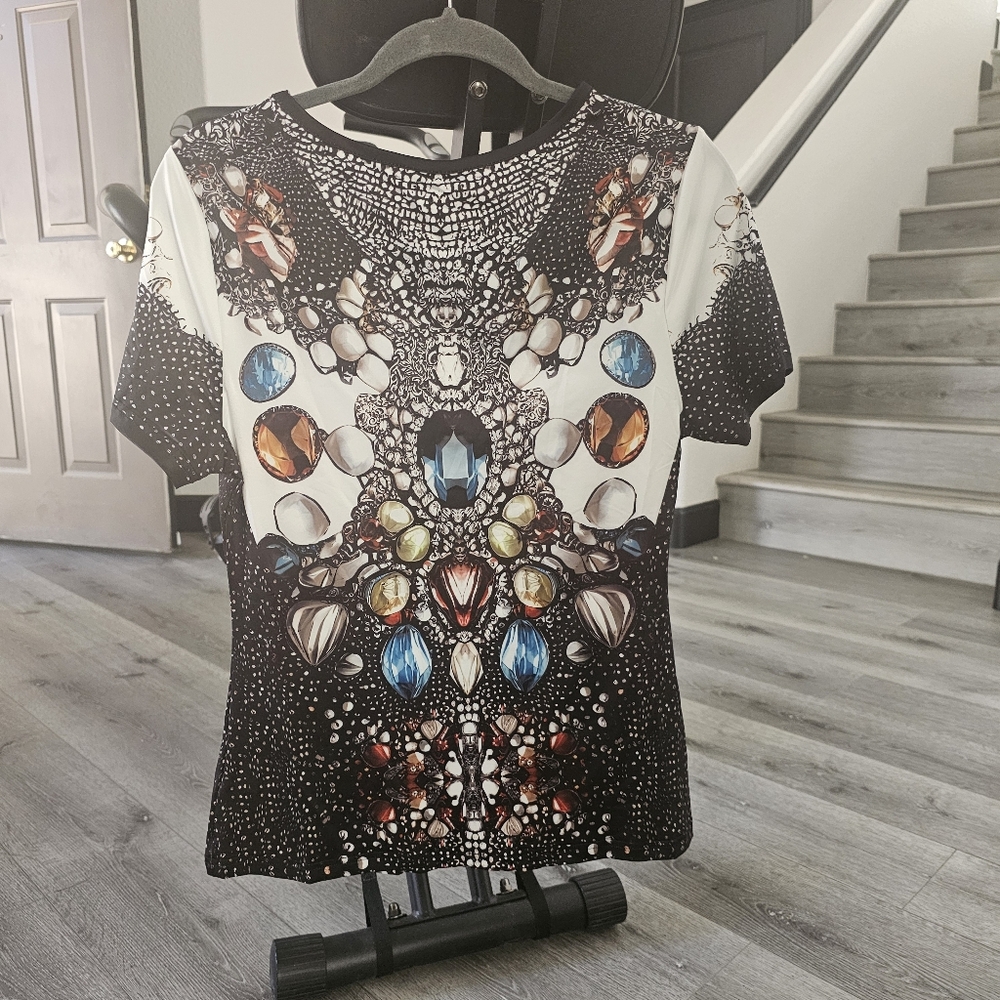 Black and White Beaded Print Women's Top - Picture 4 of 4